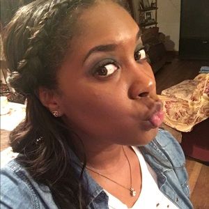 Meet your Posher, Adriane